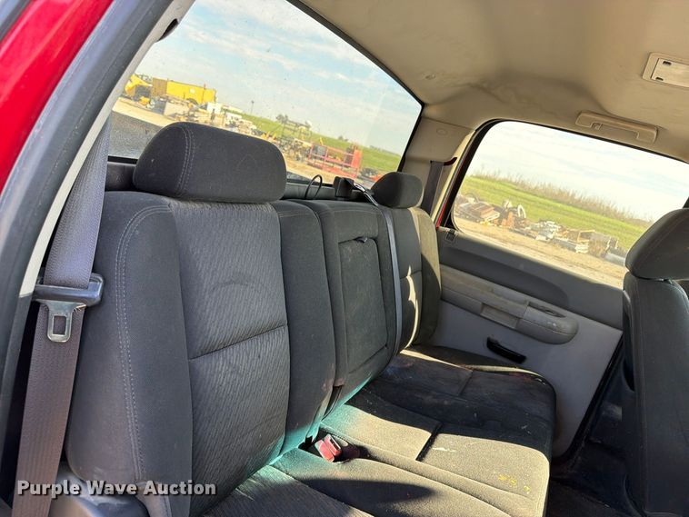image for item EV7058 2014 Chevrolet Silverado 3500HD Crew Cab pickup truck