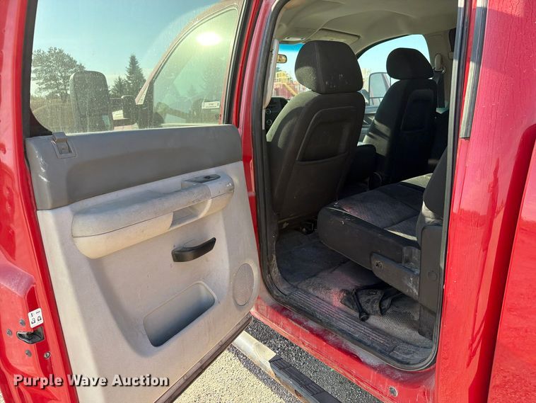 image for item EV7058 2014 Chevrolet Silverado 3500HD Crew Cab pickup truck