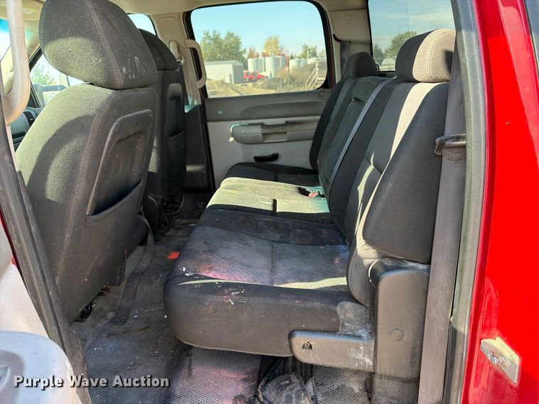 image for item EV7058 2014 Chevrolet Silverado 3500HD Crew Cab pickup truck