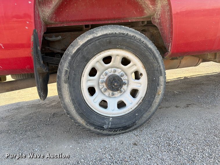 image for item EV7058 2014 Chevrolet Silverado 3500HD Crew Cab pickup truck