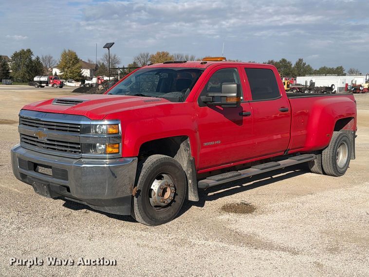 image for item EV7059 2017 Chevrolet Silverado 3500HD Crew Cab pickup truck