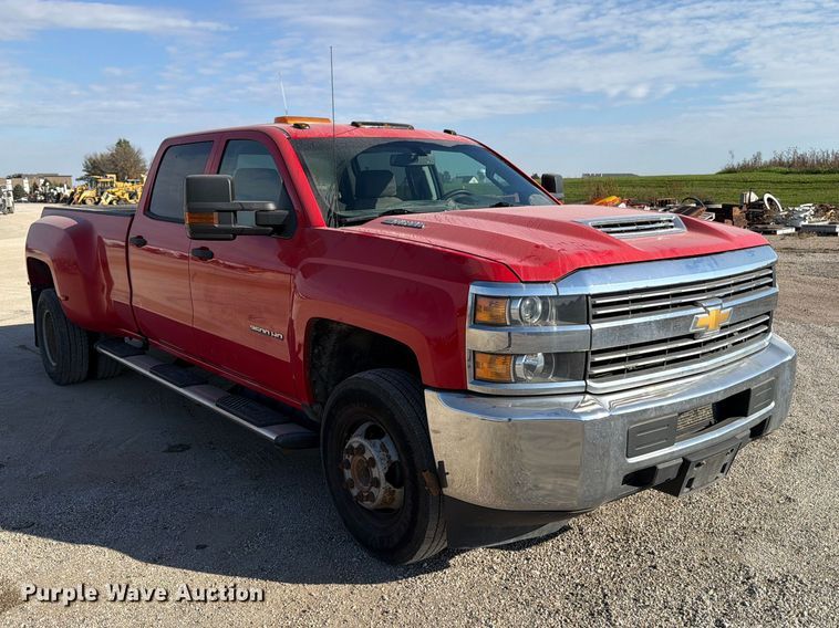 image for item EV7059 2017 Chevrolet Silverado 3500HD Crew Cab pickup truck