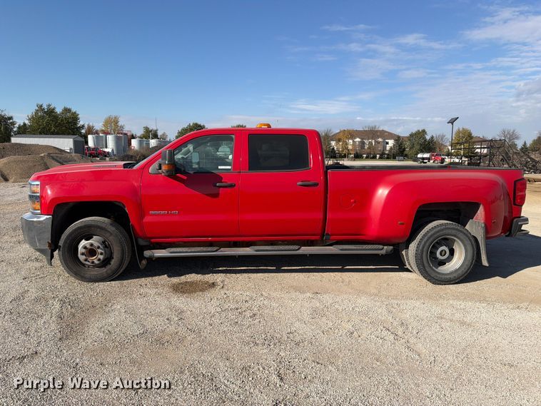 image for item EV7059 2017 Chevrolet Silverado 3500HD Crew Cab pickup truck
