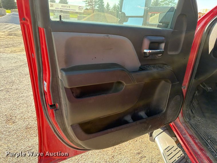 image for item EV7059 2017 Chevrolet Silverado 3500HD Crew Cab pickup truck