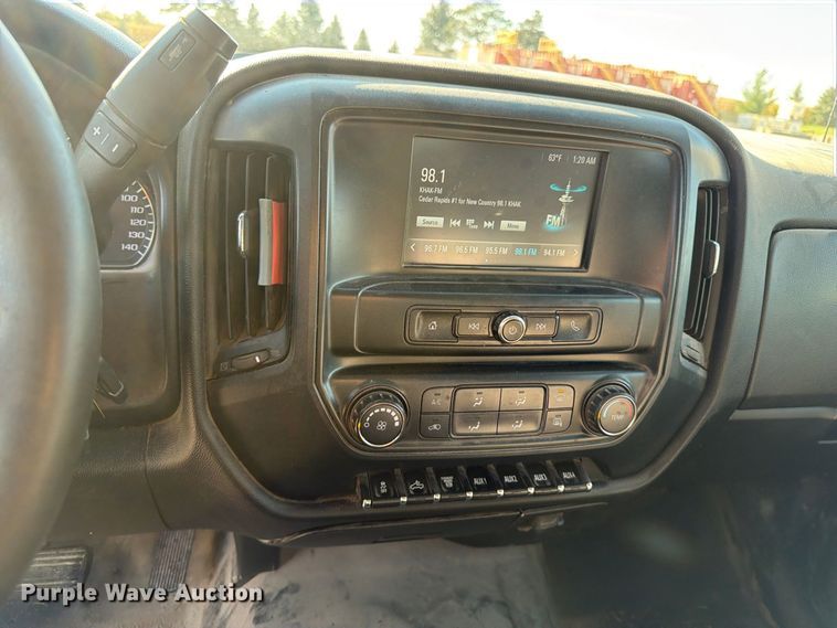 image for item EV7059 2017 Chevrolet Silverado 3500HD Crew Cab pickup truck