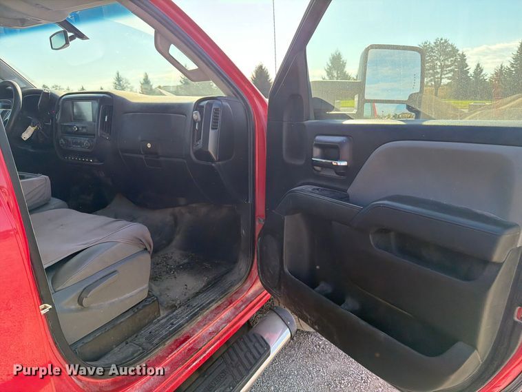 image for item EV7059 2017 Chevrolet Silverado 3500HD Crew Cab pickup truck