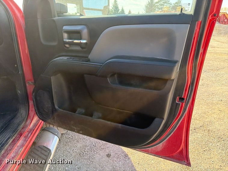 image for item EV7059 2017 Chevrolet Silverado 3500HD Crew Cab pickup truck
