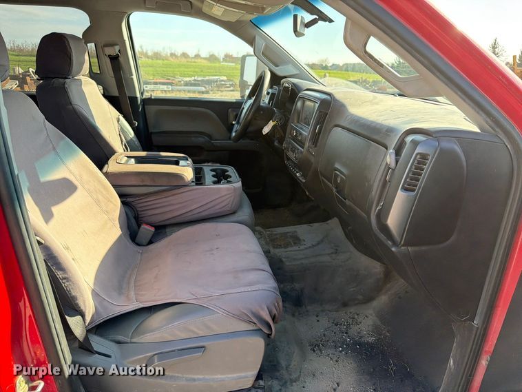 image for item EV7059 2017 Chevrolet Silverado 3500HD Crew Cab pickup truck