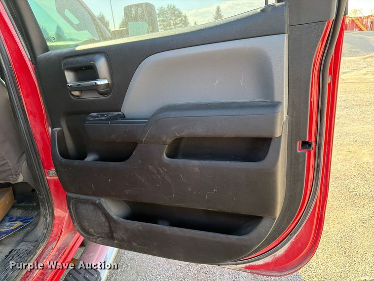 image for item EV7059 2017 Chevrolet Silverado 3500HD Crew Cab pickup truck