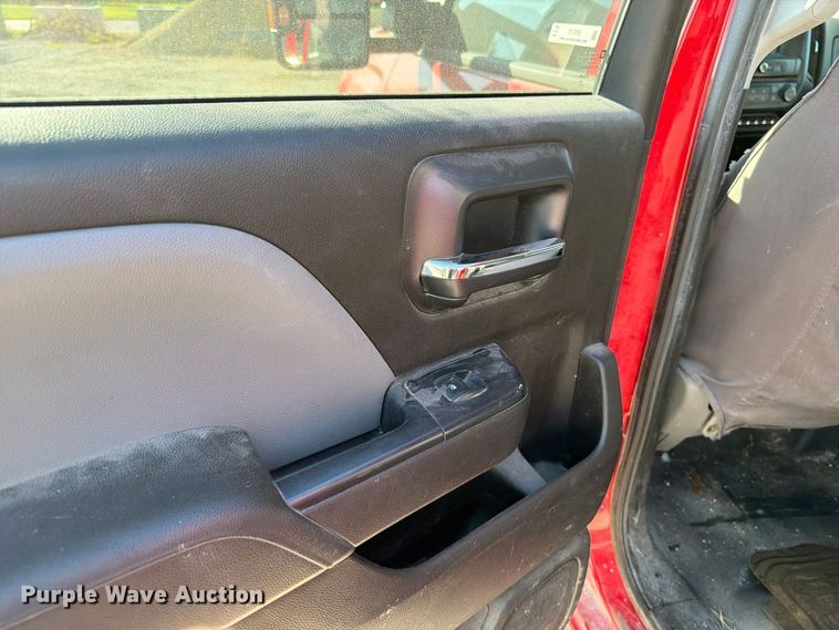 image for item EV7059 2017 Chevrolet Silverado 3500HD Crew Cab pickup truck