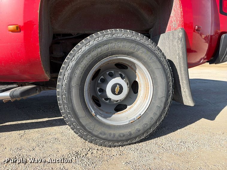 image for item EV7059 2017 Chevrolet Silverado 3500HD Crew Cab pickup truck