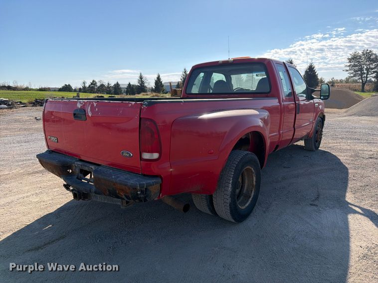 image for item EV7060 2005 Ford F350 Super Duty Ext. Cab pickup truck