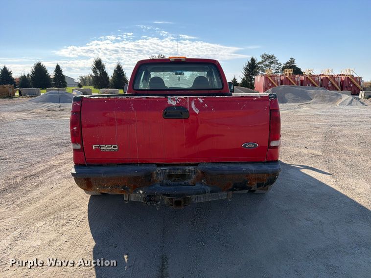 image for item EV7060 2005 Ford F350 Super Duty Ext. Cab pickup truck