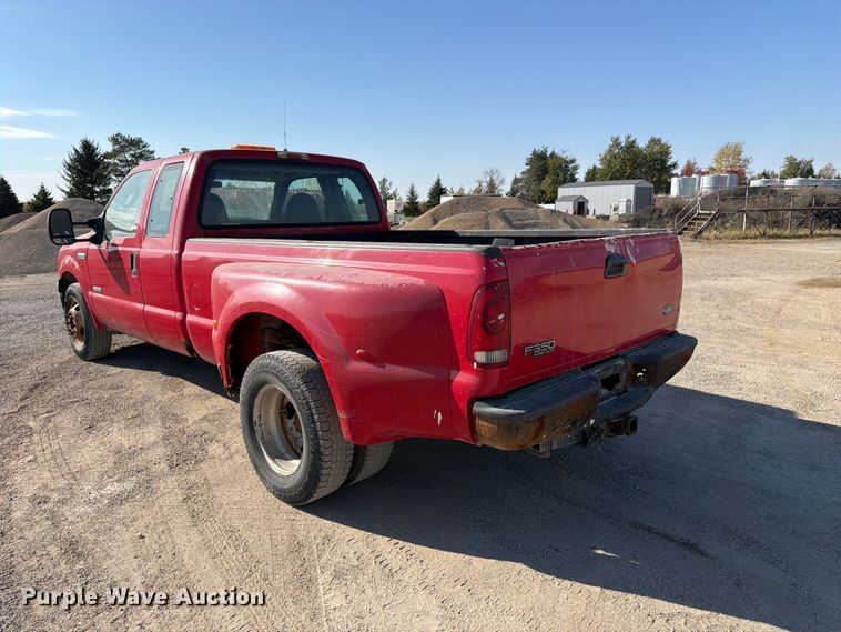 image for item EV7060 2005 Ford F350 Super Duty Ext. Cab pickup truck