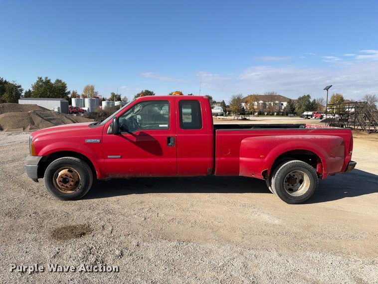 image for item EV7060 2005 Ford F350 Super Duty Ext. Cab pickup truck
