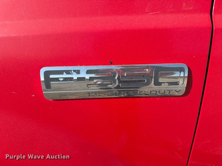 image for item EV7060 2005 Ford F350 Super Duty Ext. Cab pickup truck