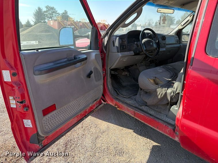 image for item EV7060 2005 Ford F350 Super Duty Ext. Cab pickup truck
