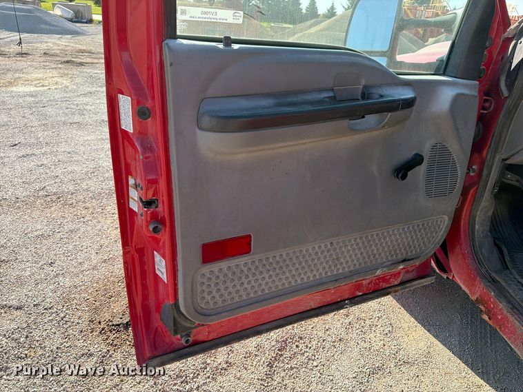 image for item EV7060 2005 Ford F350 Super Duty Ext. Cab pickup truck