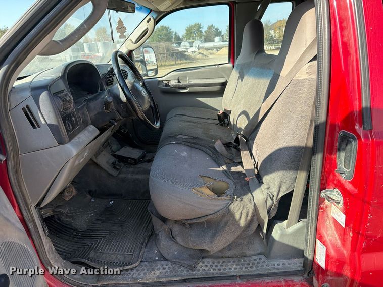 image for item EV7060 2005 Ford F350 Super Duty Ext. Cab pickup truck