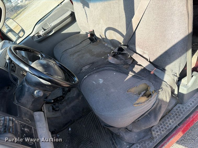 image for item EV7060 2005 Ford F350 Super Duty Ext. Cab pickup truck