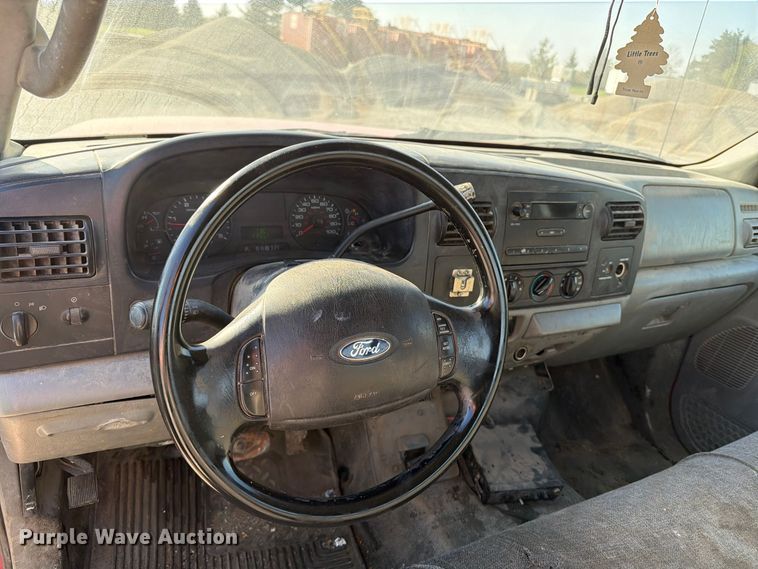 image for item EV7060 2005 Ford F350 Super Duty Ext. Cab pickup truck