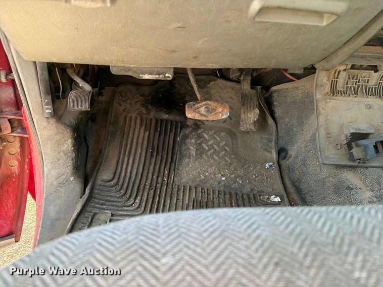 image for item EV7060 2005 Ford F350 Super Duty Ext. Cab pickup truck