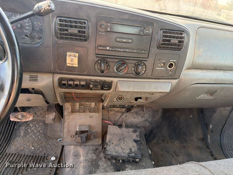 image for item EV7060 2005 Ford F350 Super Duty Ext. Cab pickup truck