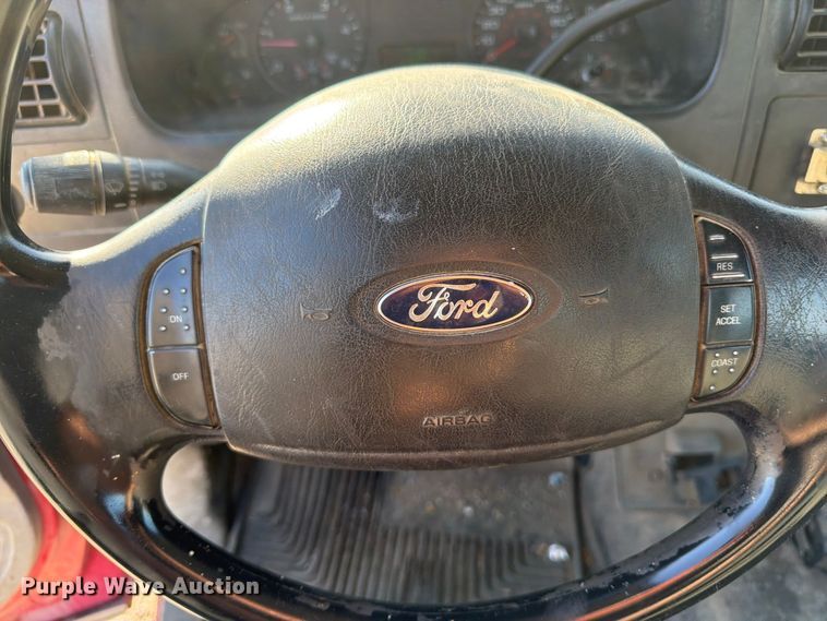 image for item EV7060 2005 Ford F350 Super Duty Ext. Cab pickup truck