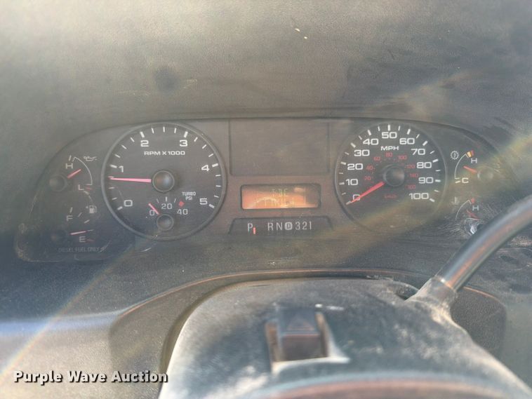 image for item EV7060 2005 Ford F350 Super Duty Ext. Cab pickup truck