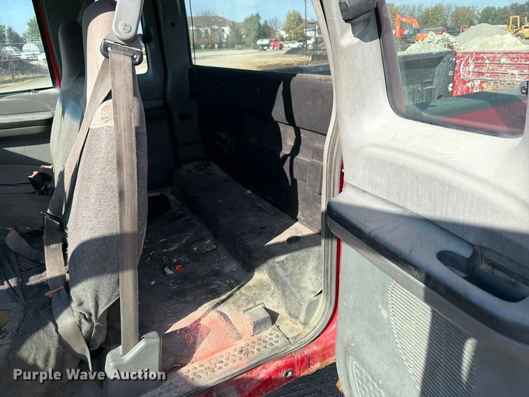 image for item EV7060 2005 Ford F350 Super Duty Ext. Cab pickup truck