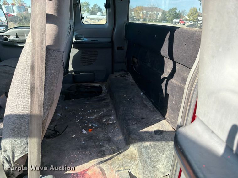 image for item EV7060 2005 Ford F350 Super Duty Ext. Cab pickup truck