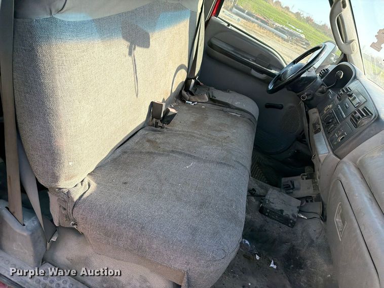 image for item EV7060 2005 Ford F350 Super Duty Ext. Cab pickup truck