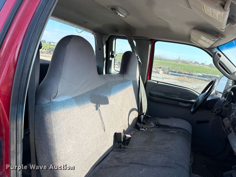 image for item EV7060 2005 Ford F350 Super Duty Ext. Cab pickup truck