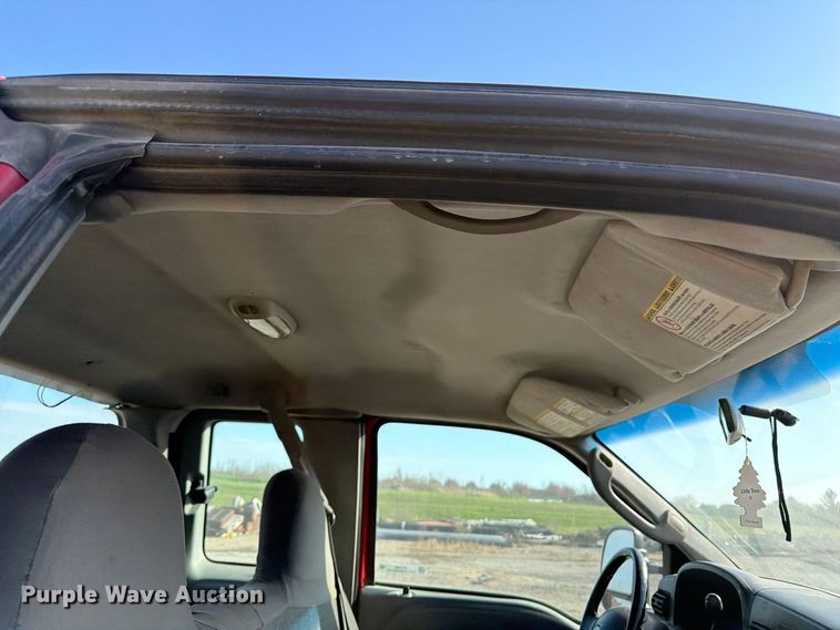 image for item EV7060 2005 Ford F350 Super Duty Ext. Cab pickup truck