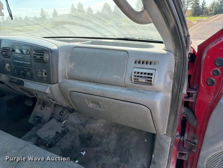 image for item EV7060 2005 Ford F350 Super Duty Ext. Cab pickup truck