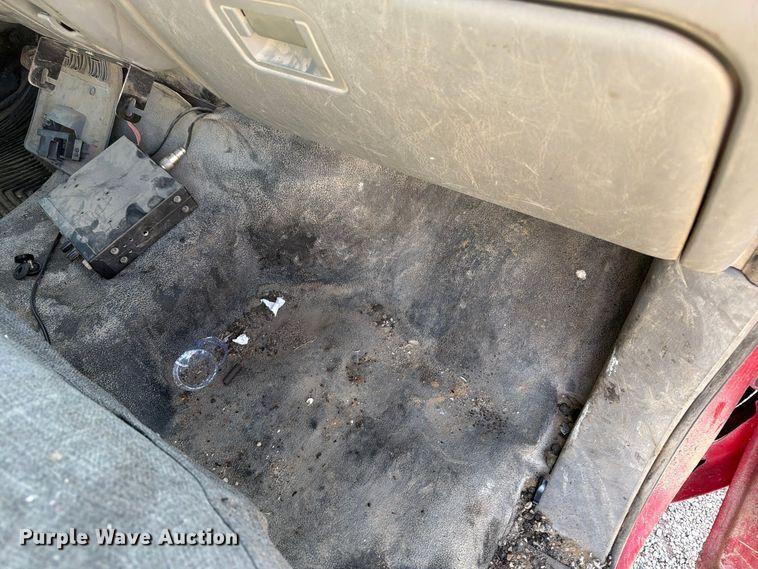 image for item EV7060 2005 Ford F350 Super Duty Ext. Cab pickup truck