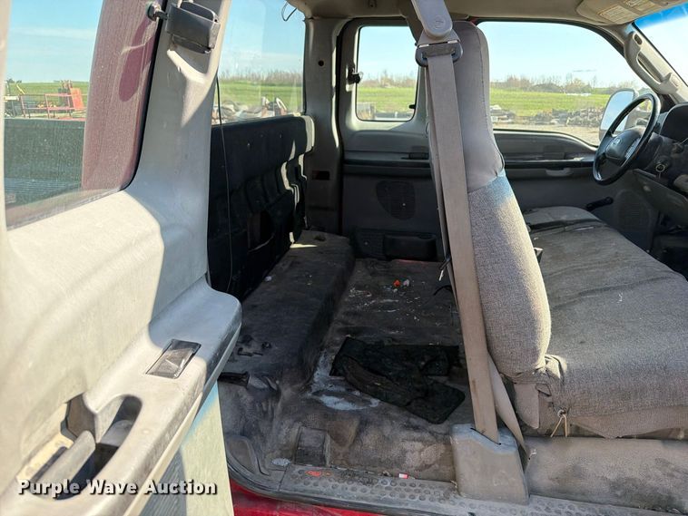 image for item EV7060 2005 Ford F350 Super Duty Ext. Cab pickup truck