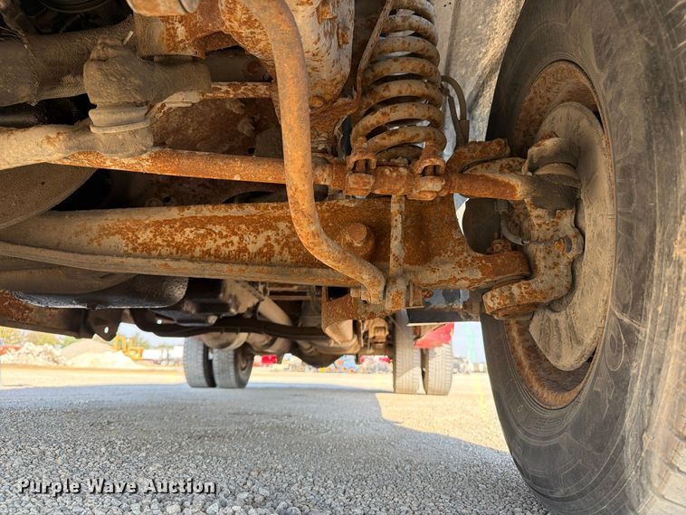 image for item EV7060 2005 Ford F350 Super Duty Ext. Cab pickup truck