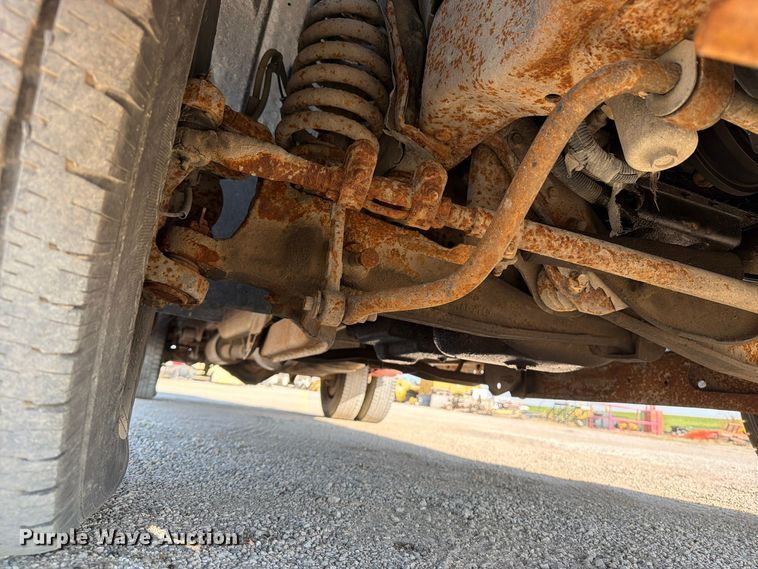 image for item EV7060 2005 Ford F350 Super Duty Ext. Cab pickup truck