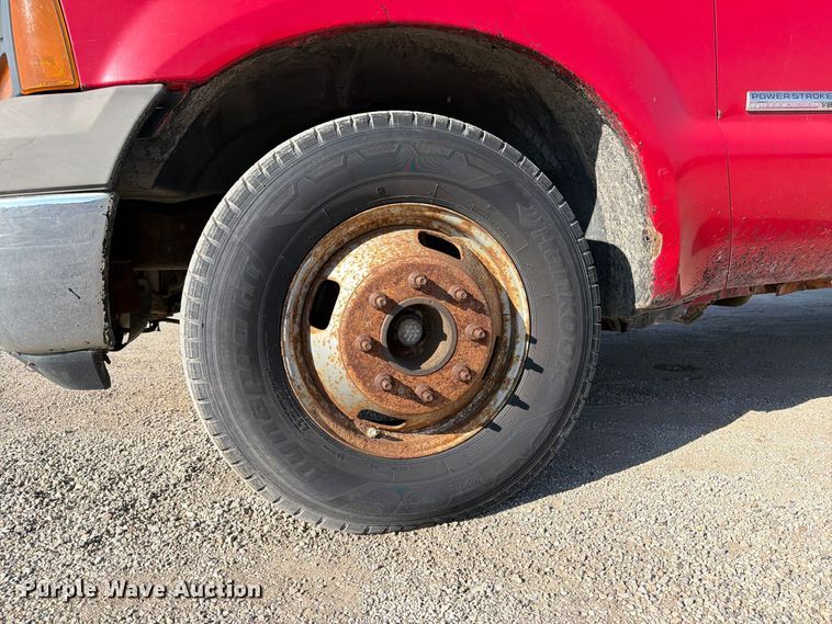 image for item EV7060 2005 Ford F350 Super Duty Ext. Cab pickup truck