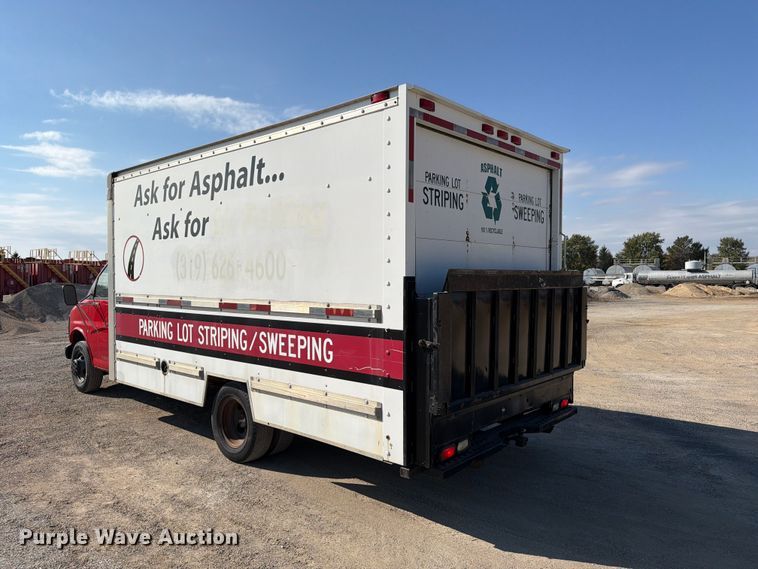 image for item EV7064 2001 GMC Savana delivery truck