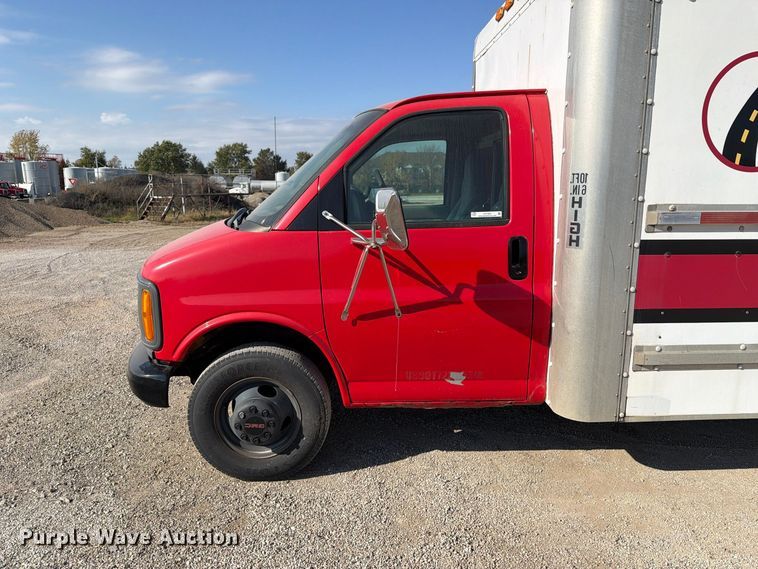 image for item EV7064 2001 GMC Savana delivery truck