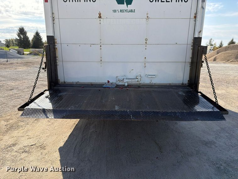 image for item EV7064 2001 GMC Savana delivery truck