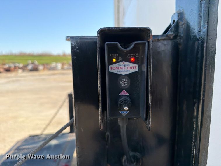 image for item EV7064 2001 GMC Savana delivery truck
