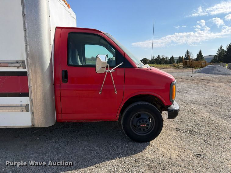 image for item EV7064 2001 GMC Savana delivery truck