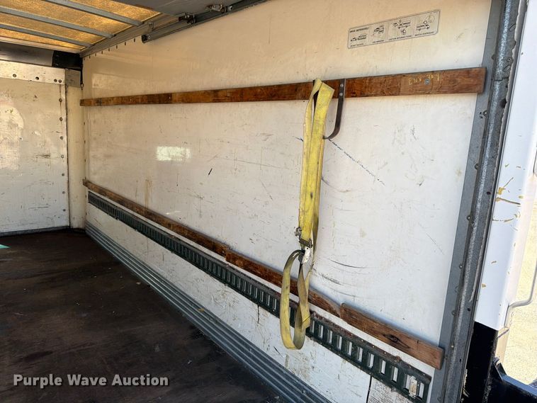 image for item EV7064 2001 GMC Savana delivery truck