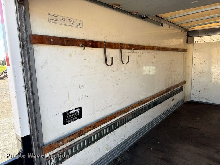 image for item EV7064 2001 GMC Savana delivery truck
