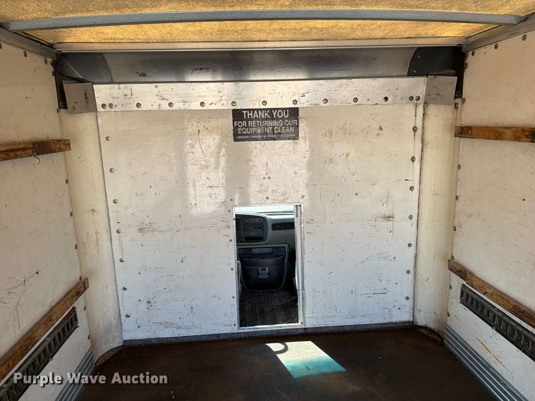 image for item EV7064 2001 GMC Savana delivery truck