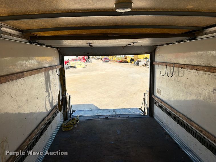 image for item EV7064 2001 GMC Savana delivery truck