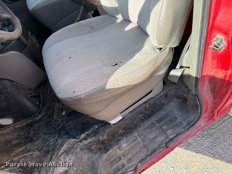 image for item EV7064 2001 GMC Savana delivery truck